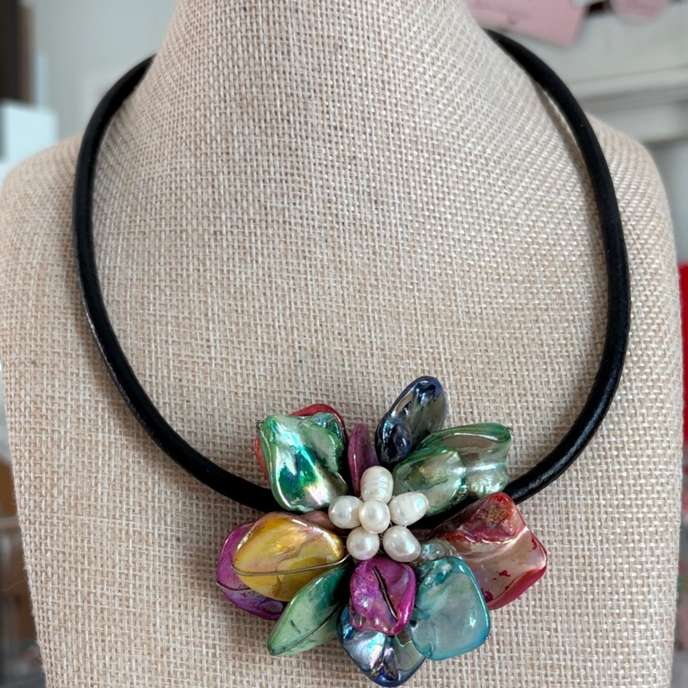 Multicolor Floral Pendant Necklace